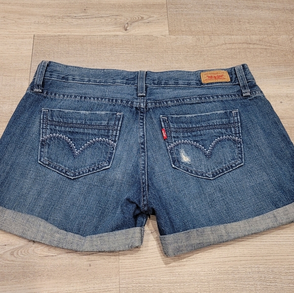 Levi's Jean Shorts 3 - Picture 2 of 7